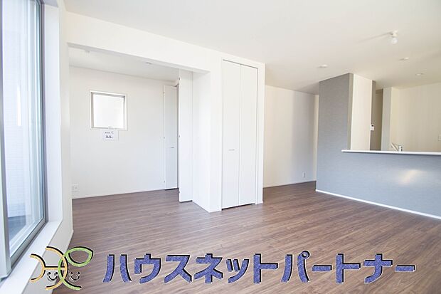 うららかな陽射しがどのお部屋にも降り注ぎますように、快適さを追求した間取設計。得難い立地環境での生活を恵みの豊かな永住の地へと変えてくれます。