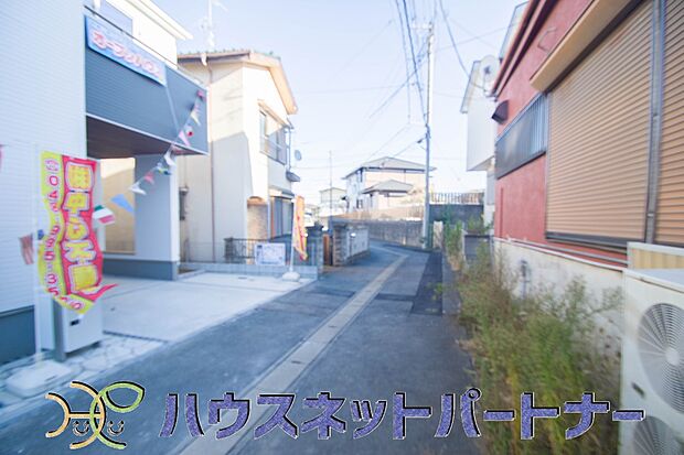都会的な、ハイセンスな時間とともに、対照的な成熟した街並みを併せ持つことも、この邸宅の大きな特徴です。完成した現地をご体感下さい。