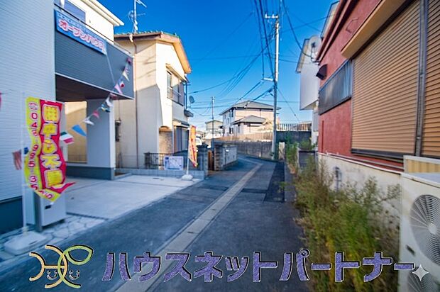 都会的な、ハイセンスな時間とともに、対照的な成熟した街並みを併せ持つことも、この邸宅の大きな特徴です。完成した現地をご体感下さい。