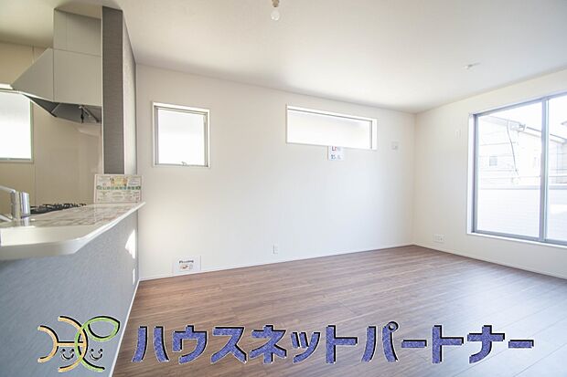 明るく開放的なダイニング。家族とのコミュニケーションが取りやすく、みんなの笑顔が溢れます。