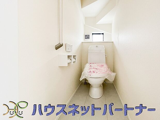 快適な生活を送るための必須アイテムとなった洗浄機能付トイレ。おしり洗浄、ビデ洗浄、暖房便座の3つの機能を標準装備しています