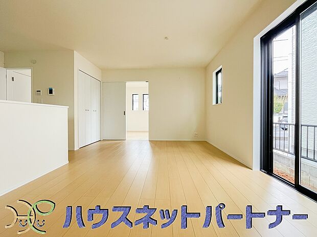 明るく開放的なダイニング。家族とのコミュニケーションが取りやすく、みんなの笑顔が溢れます。