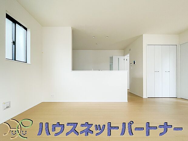 お料理できたらカウンターから手渡しができます。家族で会話をしながらお料理を楽しく。