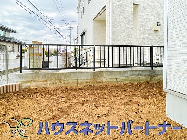 一戸建ての醍醐味は、何といっても庭があること。花や野菜を育てたり、子供と遊んだり、お客様を迎えたり…。大切なペットと過ごす心地良いスペースにもなりますね。