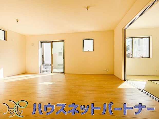 うららかな陽射しがどのお部屋にも降り注ぎますように、快適さを追求した間取設計。得難い立地環境での生活を恵みの豊かな永住の地へと変えてくれます。