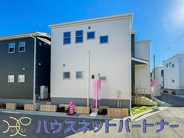 太陽に愛された邸は、陽当り・通風に優れた魅力的で快適さを追求した新築戸建でした。ここに住むからこそ意味がある。そんな特別感に浸りながら、毎日をお過ごしして欲しいです。