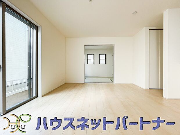 整然とした空間演出、快適な理想の暮らしの実現は家のみの拘りではなく、そこで暮らす方々にとって素敵な環境であることも挙げられると思います。四季折々の変化が奏でる鼓動を楽しんで下さい。