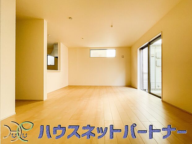 明るく開放的なダイニング。家族とのコミュニケーションが取りやすく、みんなの笑顔が溢れます。