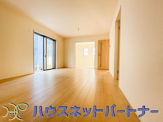 家族の温かさと陽光の暖かさ、楽しい毎日と明るい未来を予感させる「空間が織り成すひとつ先の住み心地」を演出します。