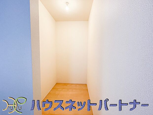 パントリーのあるゆったりキッチンは、お料理上手な奥様にぴったり。