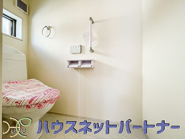 快適な生活を送るための必須アイテムとなった洗浄機能付トイレ。おしり洗浄、ビデ洗浄、暖房便座の3つの機能を標準装備しています