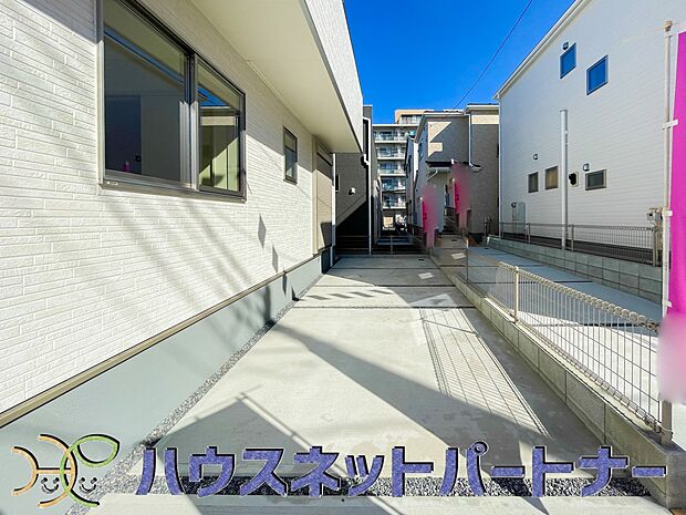 カースペース2台可。もう1台車が必要になった時や来客時にも安心。駐車場に2台以上の車が停められる一戸建ては、車好きのあなたにおすすめ。