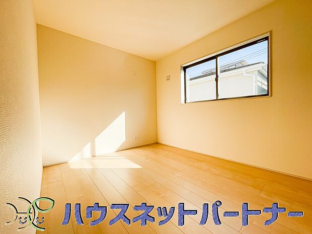 陽射しがぽかぽかと差し込むお部屋は湿気やカビの心配も減るので快適に過ごせます。