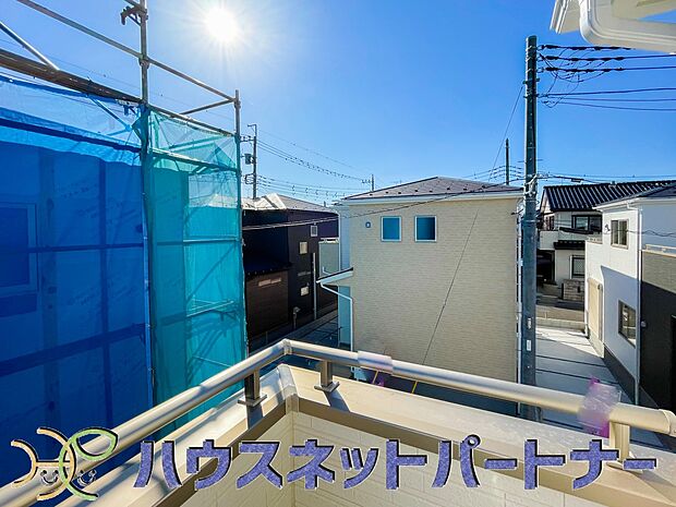 陽当りが良いと、洗濯物が乾きやすいですし、湿気やカビの心配も減るので快適です。寒い冬の日でも、日差しが届くと家の中が暖かくなりますね。