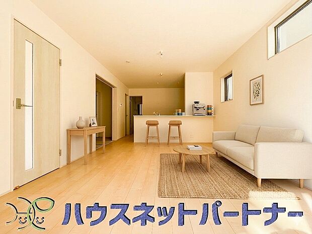 家族でくつろぐリビングは16帖。風通しも優れています。※家具はイメージです。