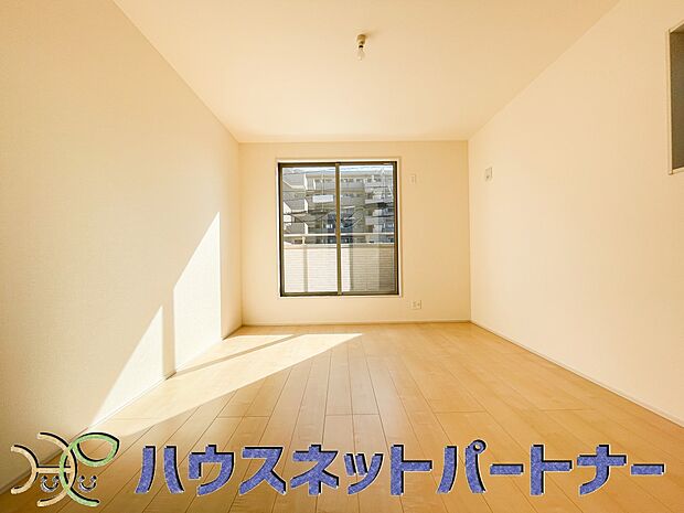うららかな陽射しがどのお部屋にも降り注ぎますように、快適さを追求した間取設計。得難い立地環境での生活を恵みの豊かな永住の地へと変えてくれます。