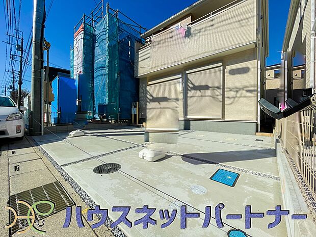 カースペースは並列で2台分がOK。お友達が遊びに来ても、安心ですね。