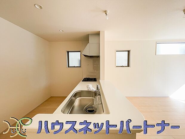 料理を作りながら家族との会話も弾む対面キッチンです。