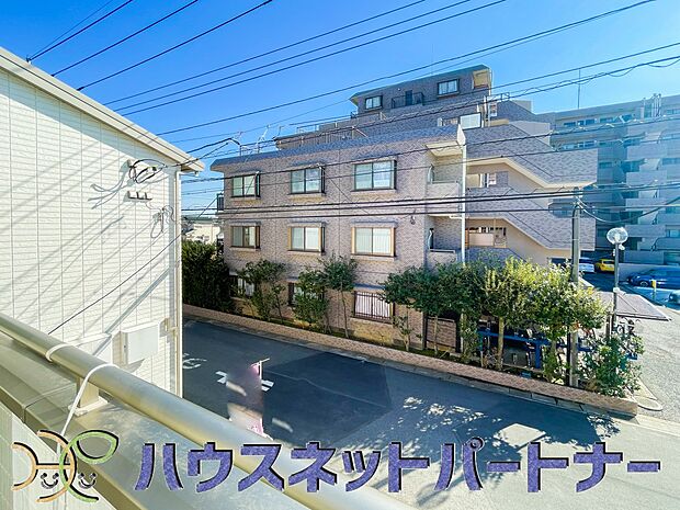 朝の澄んだ空気や、夕方に吹く清々しい風を五感で感じられるバルコニー。住まいの中で唯一屋外にあって、本当の自然を感じられるスペースです。