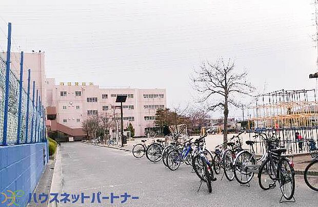 周辺環境-小学校(700m)越谷市立宮本小学校