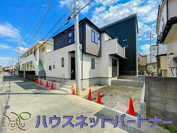 前面道路でお車を駐車するのも楽々。