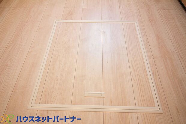 買い置きしたシャンプーや洗剤など床下収納ですっきり。