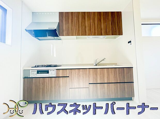 明るいキッチンで美味しいお食事作り・・。