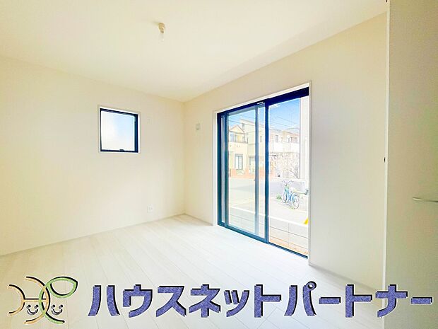 陽射しがぽかぽかと差し込むお部屋は湿気やカビの心配も減るので快適に過ごせます。