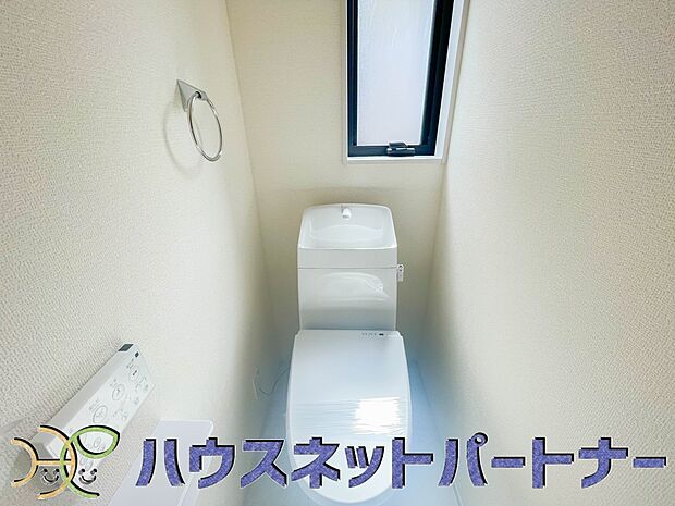 快適な生活を送るための必須アイテムとなった洗浄機能付トイレ。おしり洗浄、ビデ洗浄、暖房便座の3つの機能を標準装備しています