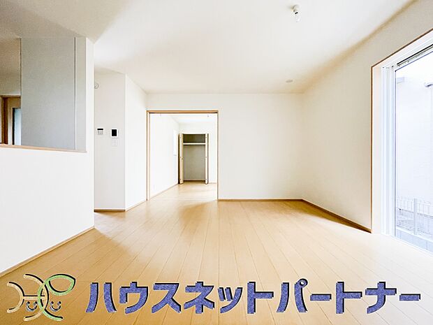 明るく開放的なダイニング。家族とのコミュニケーションが取りやすく、みんなの笑顔が溢れます。