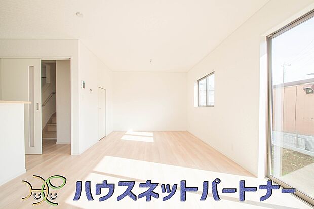 明るく開放的なダイニング。家族とのコミュニケーションが取りやすく、みんなの笑顔が溢れます。
