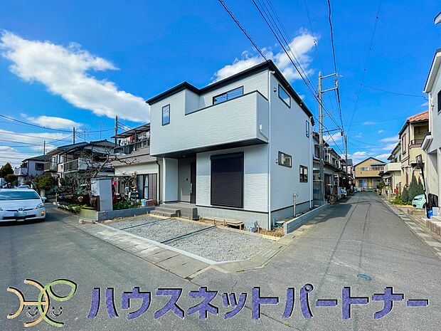 角地でお車を駐車するのも楽々。