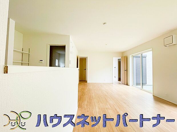 陽だまりのある光彩豊かなリビングは、何よりも快適で心休まる時間を過ごせます。