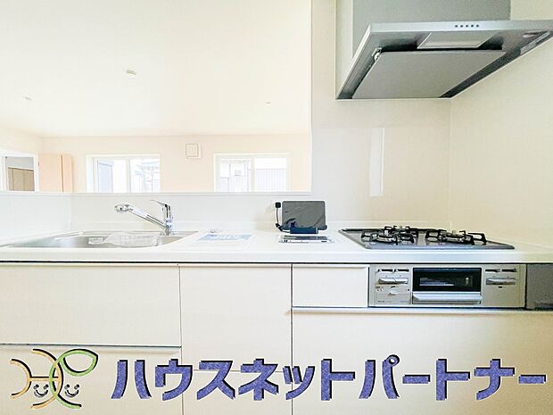 家族の様子を見ながらキッチンでお料理。一日の出来事を会話しながらの家事は嬉しいコミュニケーション。