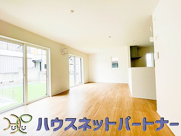 うららかな陽射しがどのお部屋にも降り注ぎますように、快適さを追求した間取設計。得難い立地環境での生活を恵みの豊かな永住の地へと変えてくれます。