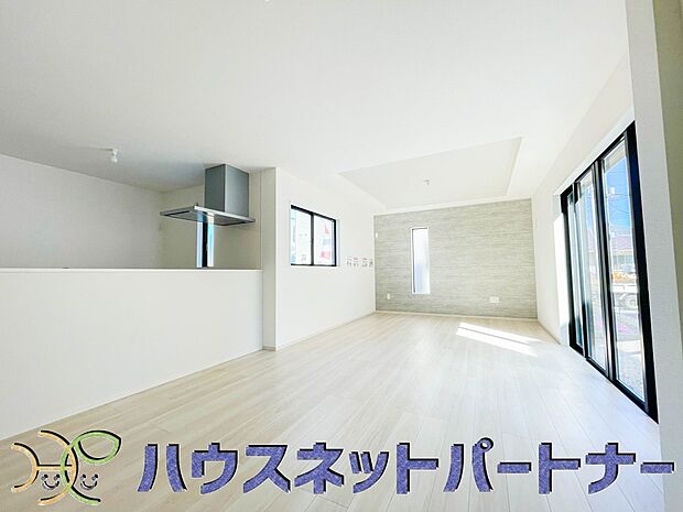 うららかな陽射しがどのお部屋にも降り注ぎますように、快適さを追求した間取設計。得難い立地環境での生活を恵みの豊かな永住の地へと変えてくれます。