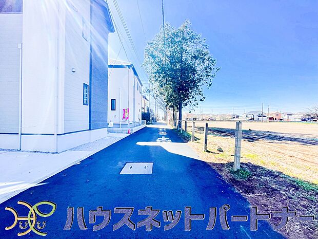 居住者の帰り、訪れる方を優しく迎える・安らぎに満ちた生活空間を予感させる。健やかな暮らしを楽しめそう。