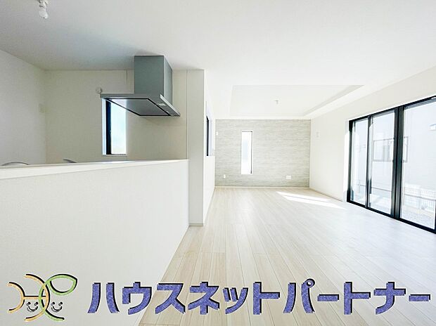 明るく開放的なダイニング。家族とのコミュニケーションが取りやすく、みんなの笑顔が溢れます。