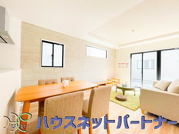 整然とした空間演出、快適な理想の暮らしの実現は家のみの拘りではなく、そこで暮らす方々にとって素敵な環境であることも挙げられると思います。四季折々の変化が奏でる鼓動を楽しんで下さい。