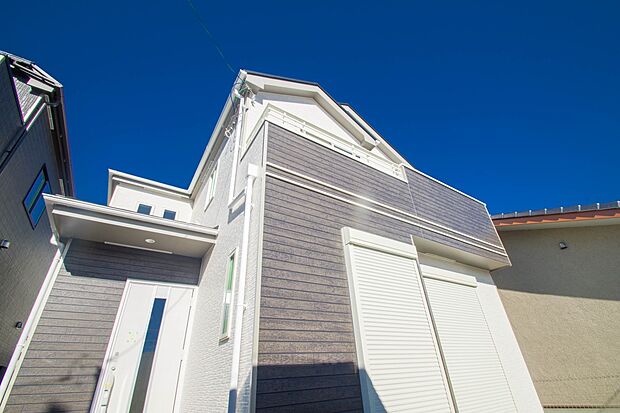 太陽に愛された邸は、陽当り・通風に優れた魅力的で快適さを追求した新築戸建でした。ここに住むからこそ意味がある。そんな特別感に浸りながら、毎日をお過ごしして欲しいです。