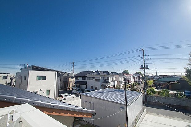 ここから始まる「日常」はご家族にとってかけがえのない時間となります。少しでも豊かに、快適に。そんな想いから本邸宅は生まれました。