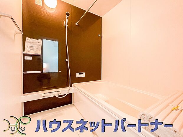 冬場にはヒヤッとしないように暖房機能、梅雨の時期には乾燥等、機能的で清潔感溢れる浴室。快適・清潔な空間で心も体もオフになる時間を楽しむことが可能です。