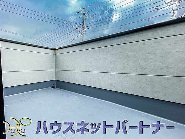 南バルコニーから差し込む陽光・通風は、住環境・快適性と共に有り続ける貴重な「財産」です。この新築戸建に住まう事で手に入れるものは、きっと日常にとっても貴重な存在となるはずです。