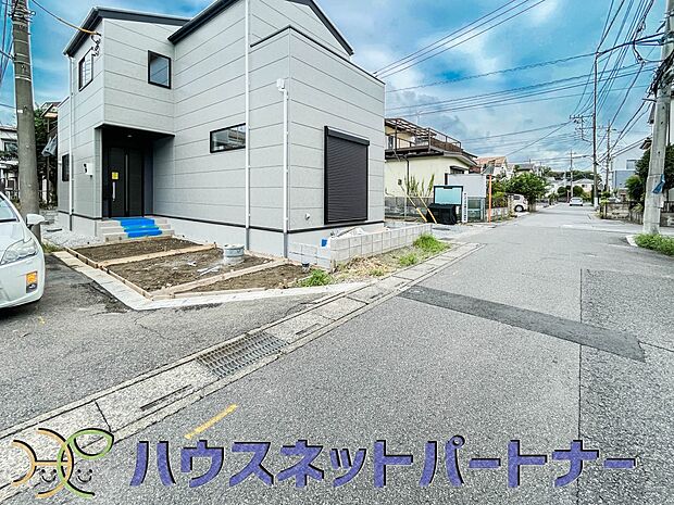 通勤や家族の送迎など、毎日の生活にマイカーが欠かせない方にとって駐車場は大事な条件。敷地内にカースペースがあれば、お出かけやお買い物の際の搬入出もらくらくです。