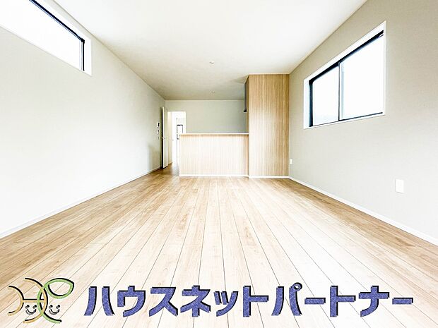 明るく開放的なダイニング。家族とのコミュニケーションが取りやすく、みんなの笑顔が溢れます。