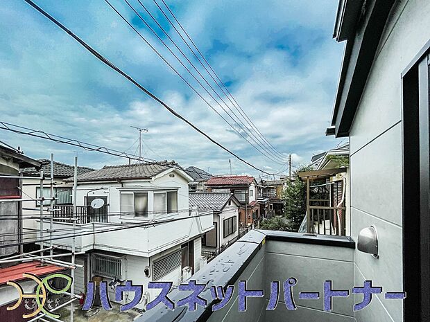朝の澄んだ空気や、夕方に吹く清々しい風を五感で感じられるバルコニー。住まいの中で屋外にあって、本当の自然を感じられるスペースです。