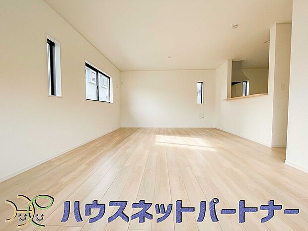 広いリビングは19帖。ソファーを置いて、テーブルを置いて・・。考えただけでワクワクしますね。