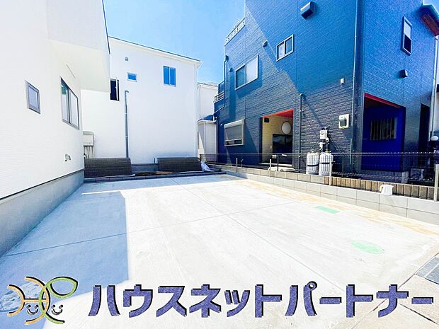 駐車場がある戸建を持つ最大のメリットは、駐車場代金を支払い続ける必要がないことです。賃貸住宅に住んでいる方が、戸建の購入を考えるきっかけに挙げることが多いようです。