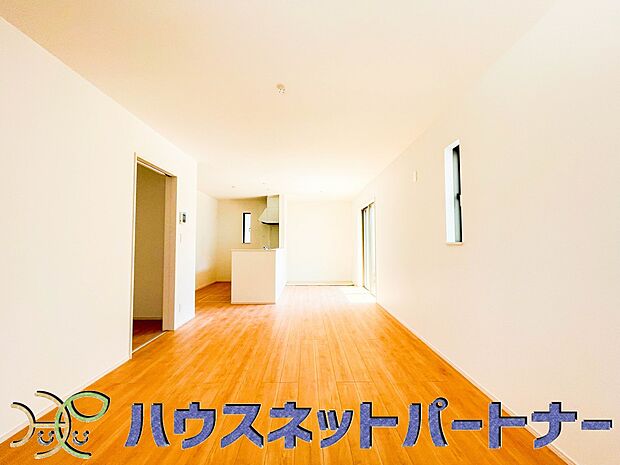 うららかな陽射しがどのお部屋にも降り注ぎますように、快適さを追求した間取設計。得難い立地環境での生活を恵みの豊かな永住の地へと変えてくれます。