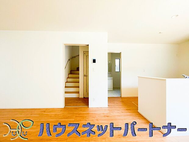 うららかな陽射しがどのお部屋にも降り注ぎますように、快適さを追求した間取設計。得難い立地環境での生活を恵みの豊かな永住の地へと変えてくれます。